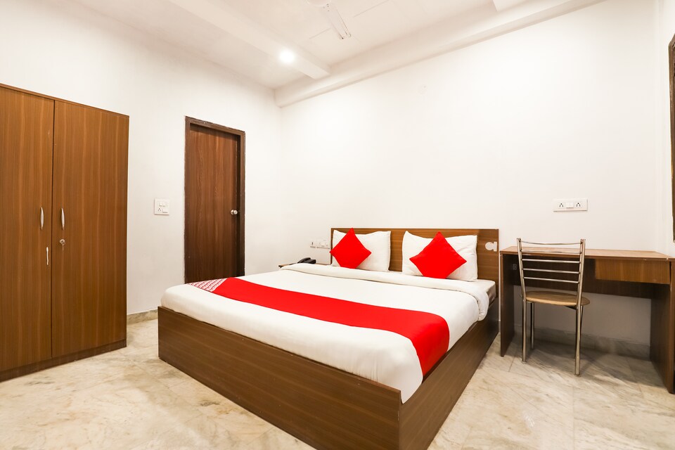 OYO 71520 Paradise Inn, Rajouri Garden Delhi, Delhi