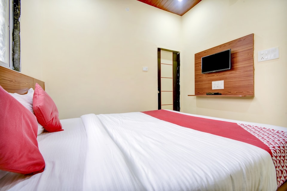 OYO 71534 Hotel Uk Executive, Pimpri Pune, Pune