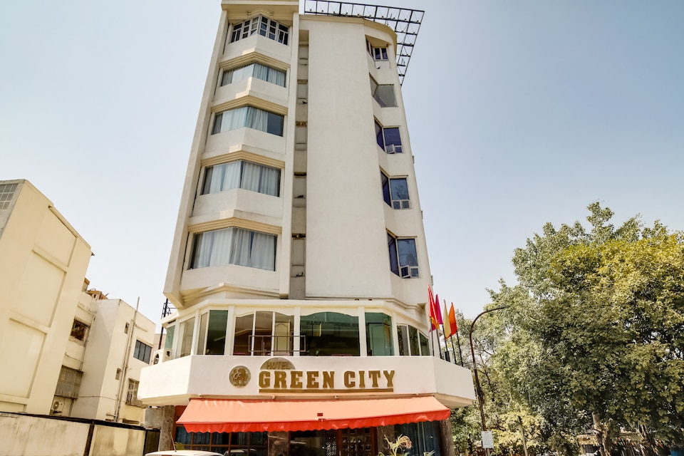 CAPITAL O71546 Hotel Green City, Sitabuldi Nagpur, Nagpur