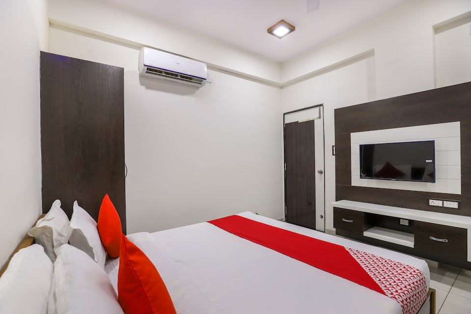 OYO 71552 Jay Bhole Guest House & Hotel, Mehsana, Mehsana