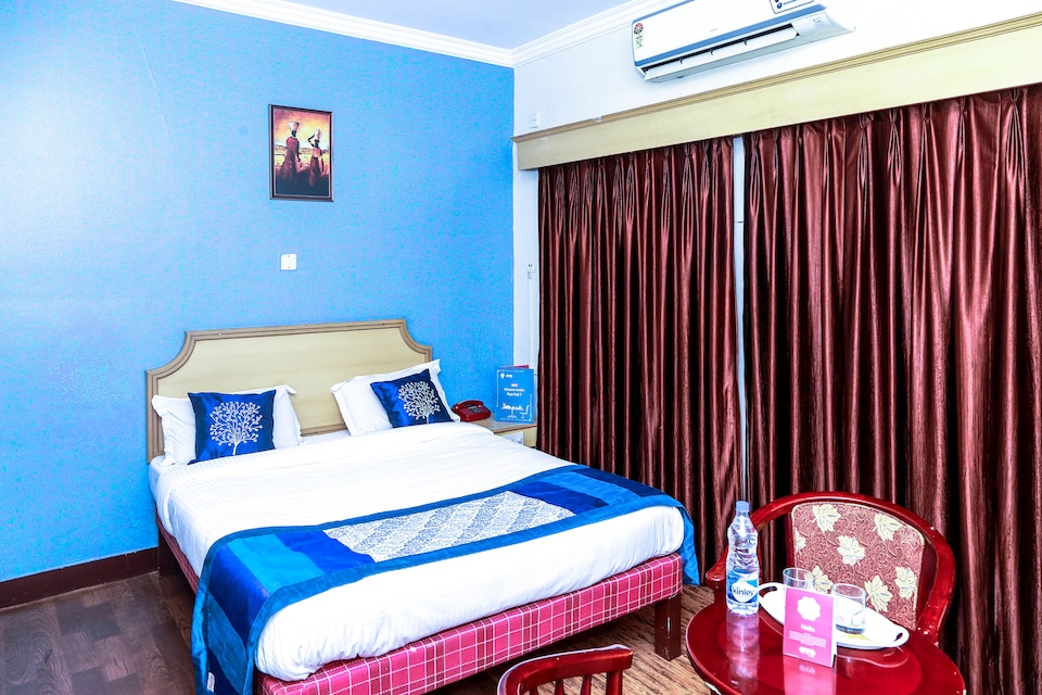 OYO Royal Suite Near Hyderabad Central, Begumpet, Hyderabad