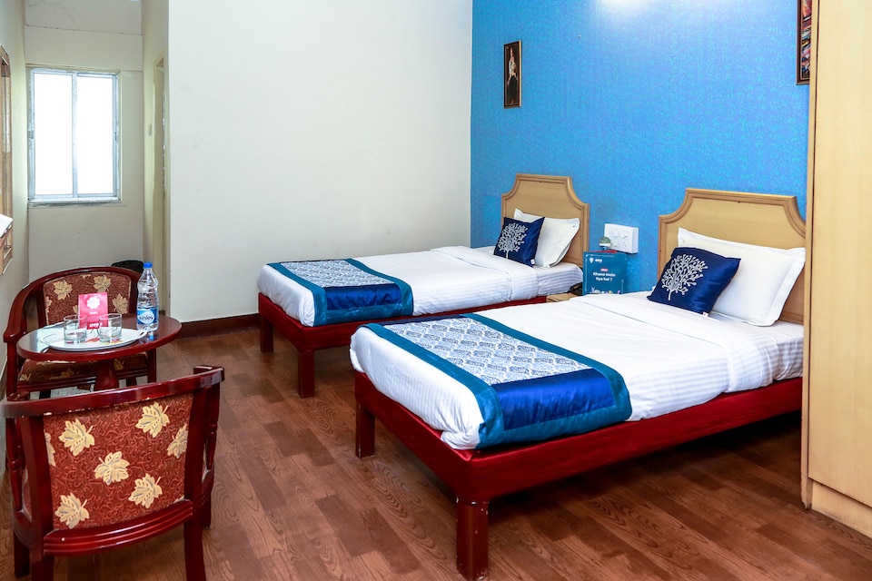 OYO Royal Suite Near Hyderabad Central, Begumpet, Hyderabad