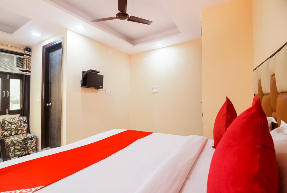 OYO 71575 Rhythm Star, Anand Vihar Delhi, Delhi