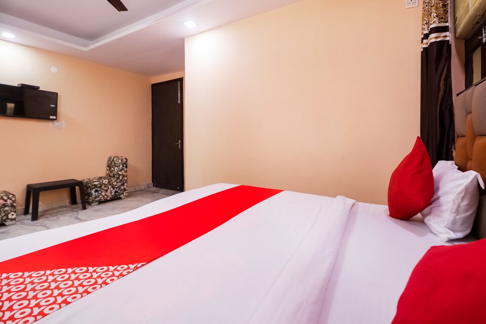 OYO 71575 Rhythm Star, Anand Vihar Delhi, Delhi