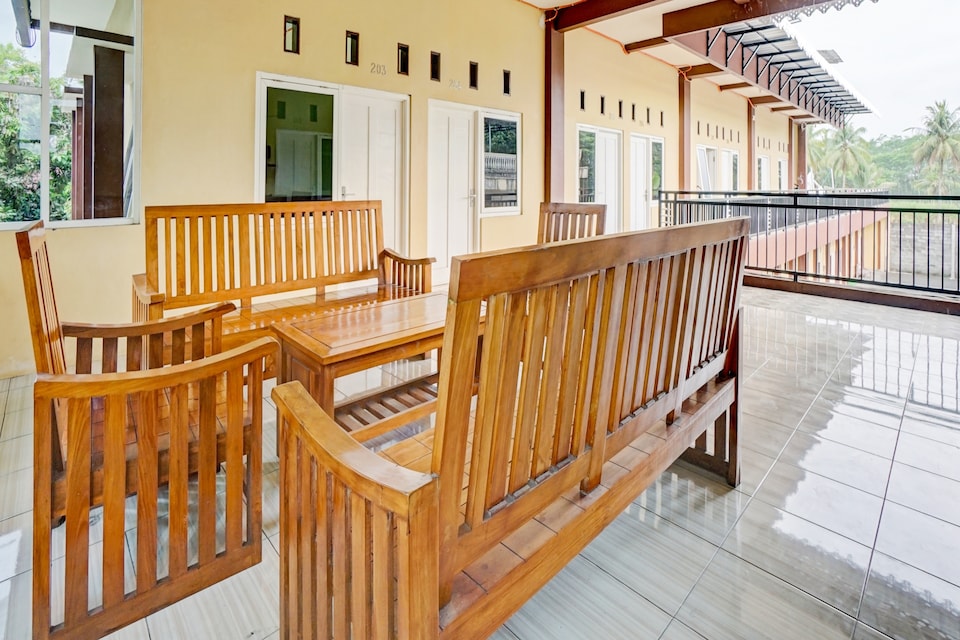 OYO 3298 Bromo Guest House Family, Sumberpucung, Malang